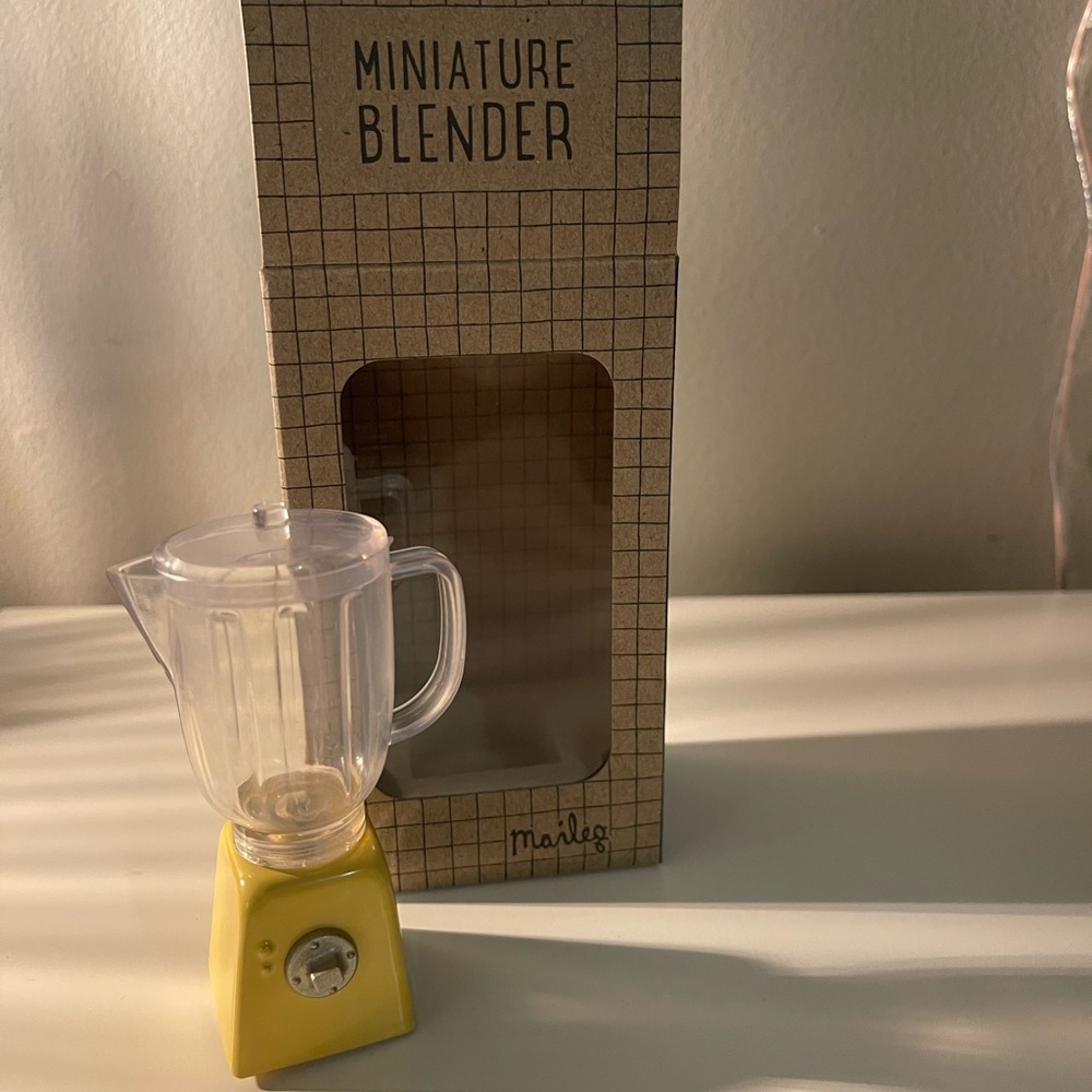 Maileg miniature blender in yellow